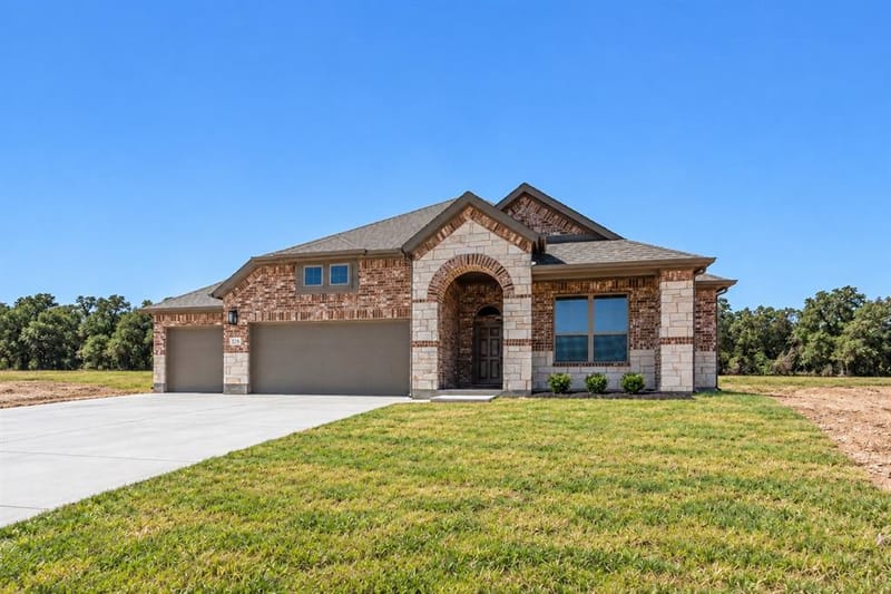 325 Skeen Peak Drive, Springtown TX 76082