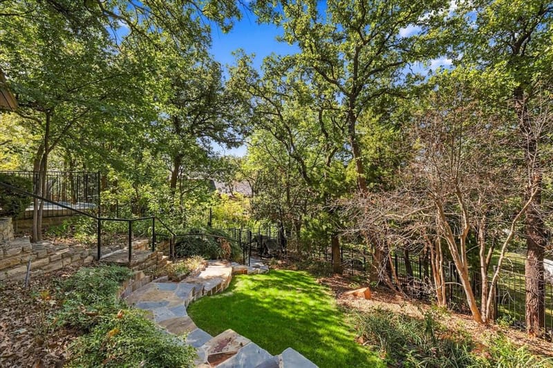 800 Oakwood Court, Highland Village TX 75077 - Photo 34