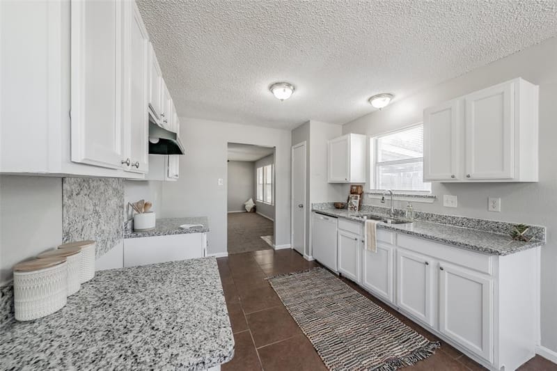 3750 Meadowbrook Drive, Fort Worth TX 76103 - Photo 13