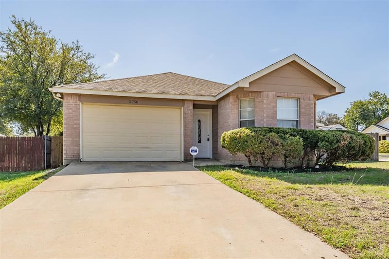 3750 Meadowbrook Drive, Fort Worth TX 76103