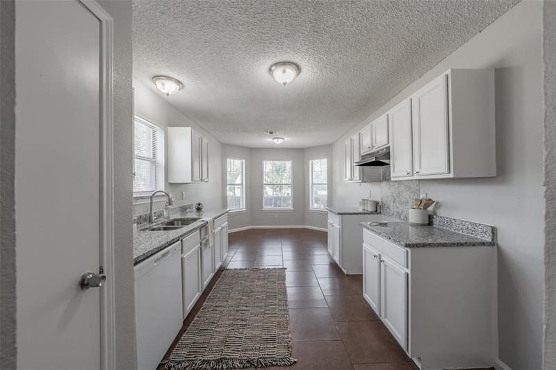 3750 Meadowbrook Drive, Fort Worth TX 76103 - Photo 9