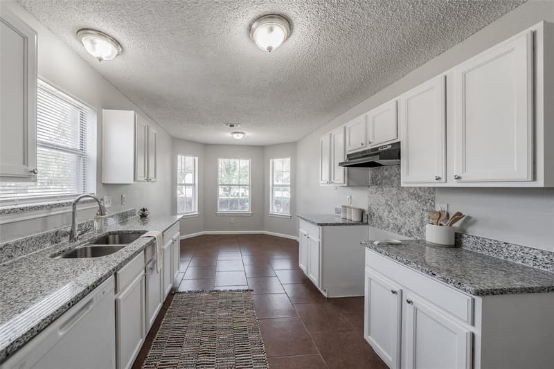 3750 Meadowbrook Drive, Fort Worth TX 76103 - Photo 11