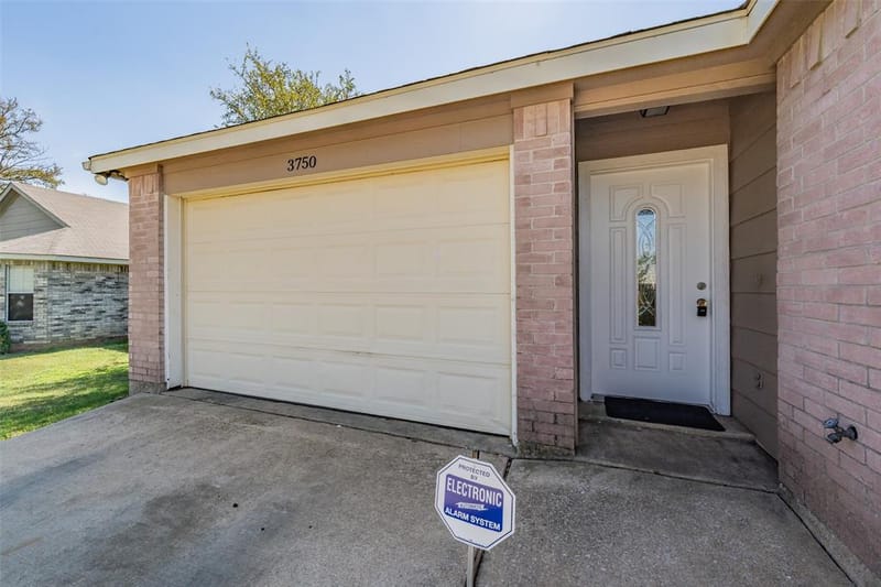 3750 Meadowbrook Drive, Fort Worth TX 76103 - Photo 4