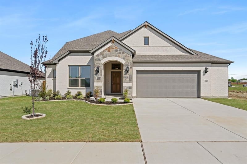 2457 Acacia Road, Cleburne TX 76059 - Photo 2