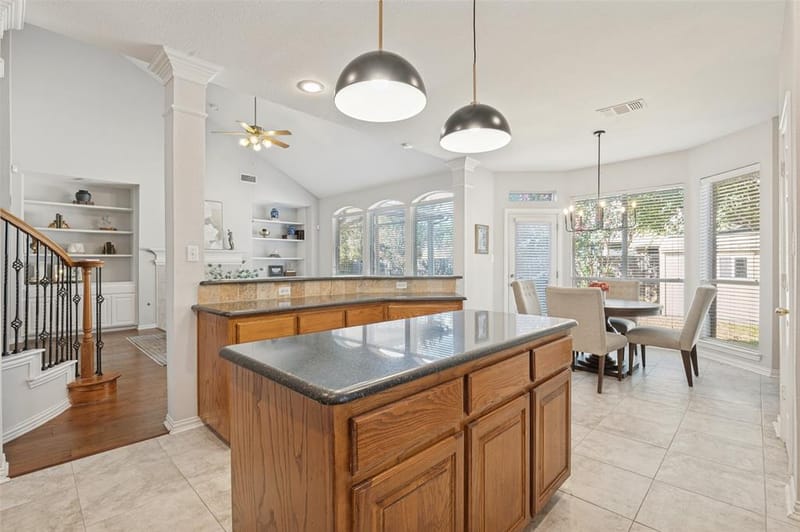 2323 Everton Drive, Arlington TX 76001 - Photo 6