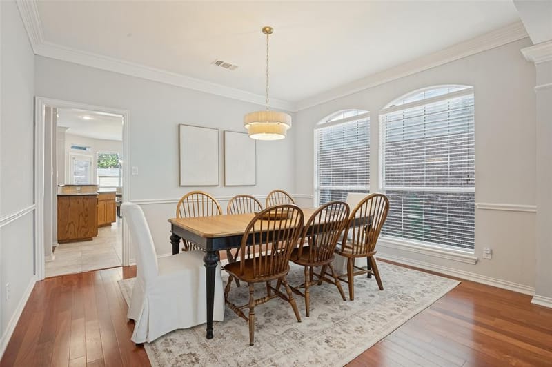 2323 Everton Drive, Arlington TX 76001 - Photo 9