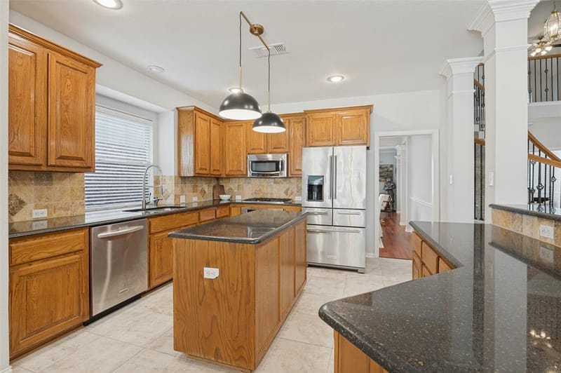 2323 Everton Drive, Arlington TX 76001 - Photo 8