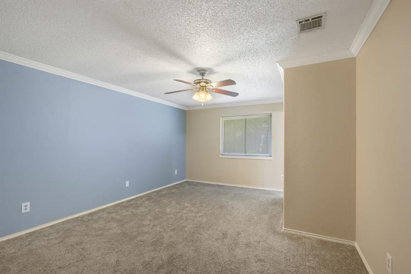 6410 Willow Springs Drive, Arlington TX 76001 - Photo 13