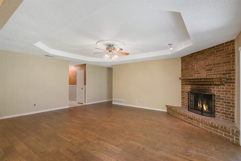6410 Willow Springs Drive, Arlington TX 76001 - Photo 12
