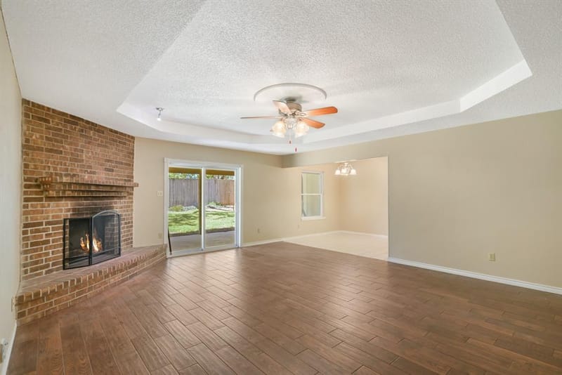 6410 Willow Springs Drive, Arlington TX 76001 - Photo 3