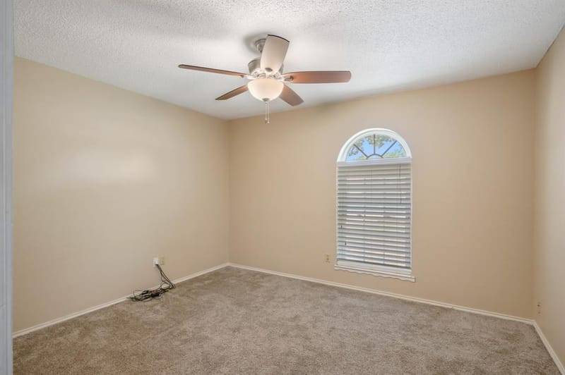 6410 Willow Springs Drive, Arlington TX 76001 - Photo 18