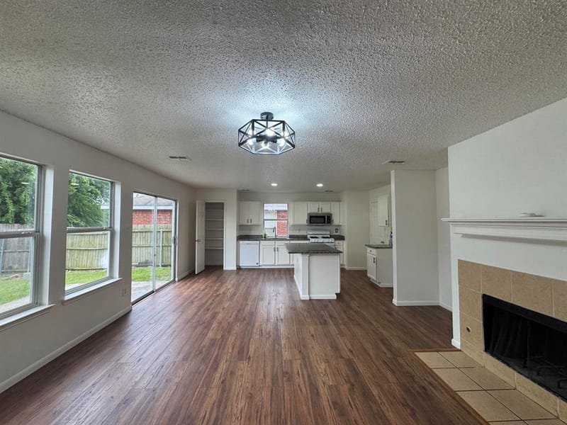 7305 Marsland Lane, Arlington TX 76001 - Photo 6