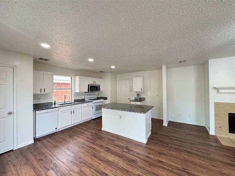 7305 Marsland Lane, Arlington TX 76001 - Photo 13