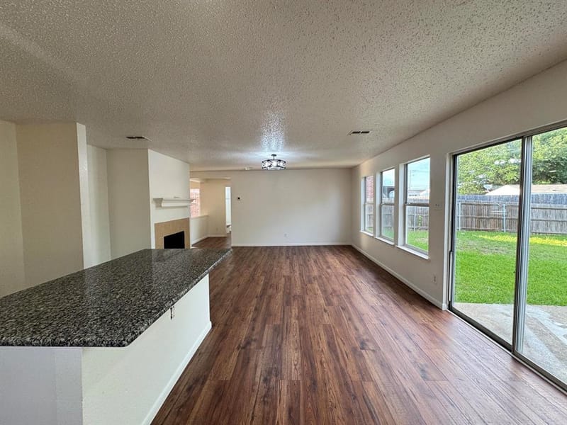 7305 Marsland Lane, Arlington TX 76001 - Photo 12