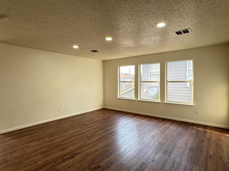 7305 Marsland Lane, Arlington TX 76001 - Photo 10