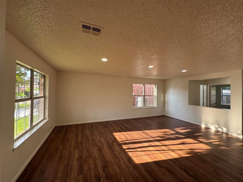 7305 Marsland Lane, Arlington TX 76001 - Photo 4