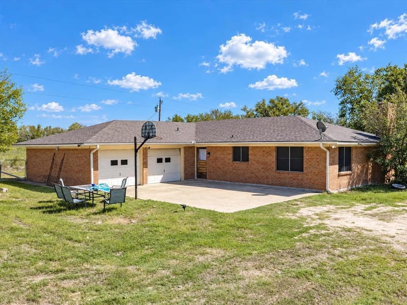 211 Whitehouse Road, Ennis TX 75119 - Photo 6