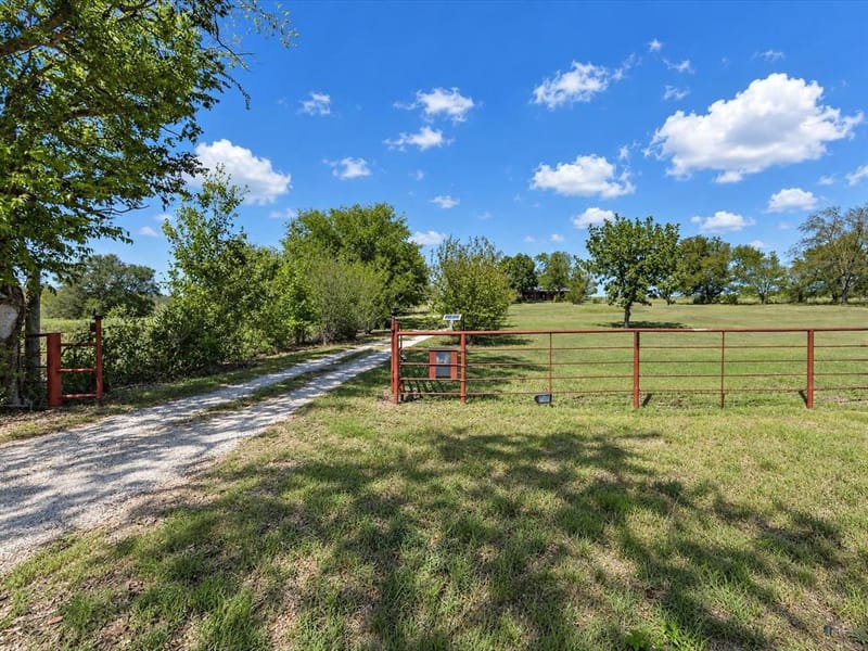 211 Whitehouse Road, Ennis TX 75119 - Photo 3
