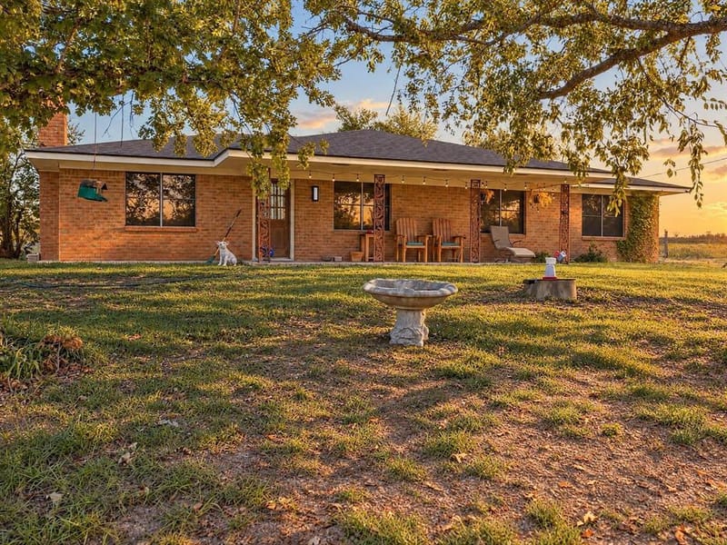 211 Whitehouse Road, Ennis TX 75119