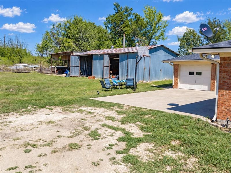 211 Whitehouse Road, Ennis TX 75119 - Photo 8