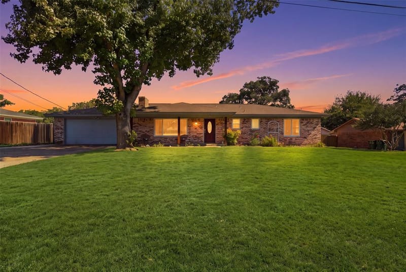 2609 Oaks Drive, Granbury TX 76049 - Photo 2