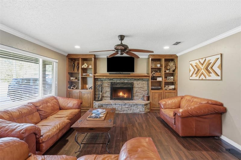 2609 Oaks Drive, Granbury TX 76049 - Photo 10