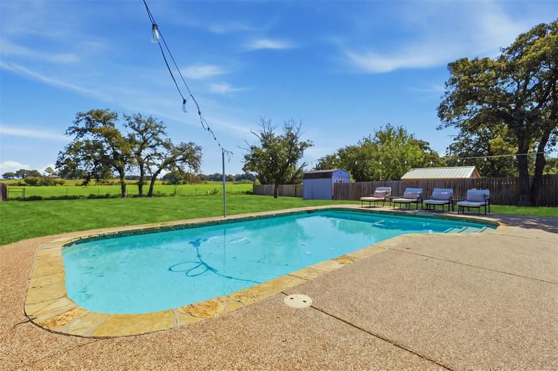 2609 Oaks Drive, Granbury TX 76049 - Photo 35