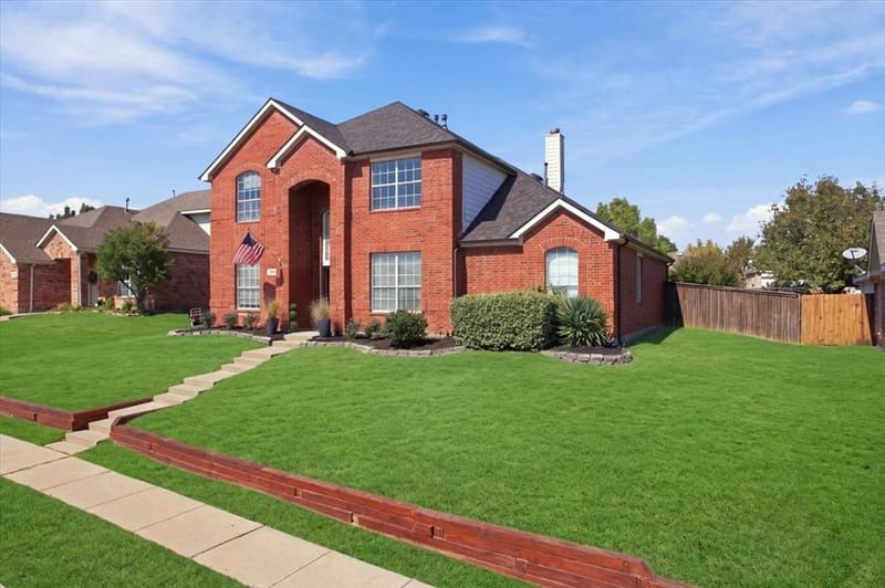 204 Newport Drive, Van Alstyne TX 75495 - Photo 3