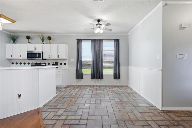 204 Newport Drive, Van Alstyne TX 75495 - Photo 8