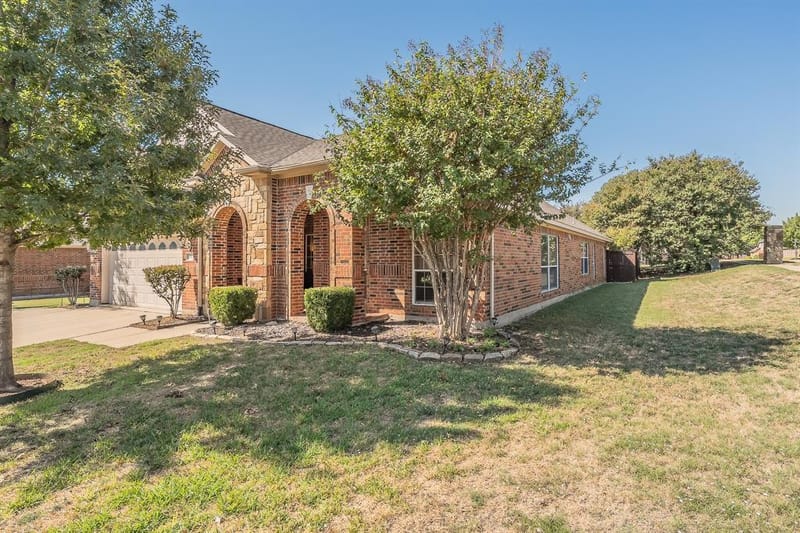 10525 Melrose Lane, Fort Worth TX 76244 - Photo 2