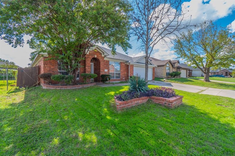 3913 Orlando Springs Drive, Fort Worth TX 76123 - Photo 2