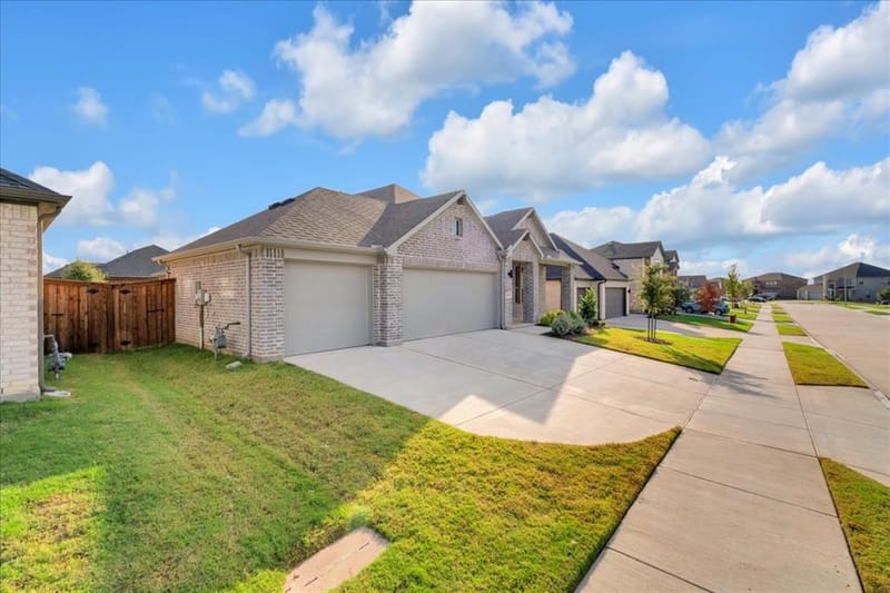 1216 Nuevo Rancho Lane, Fort Worth TX 76052 - Photo 2