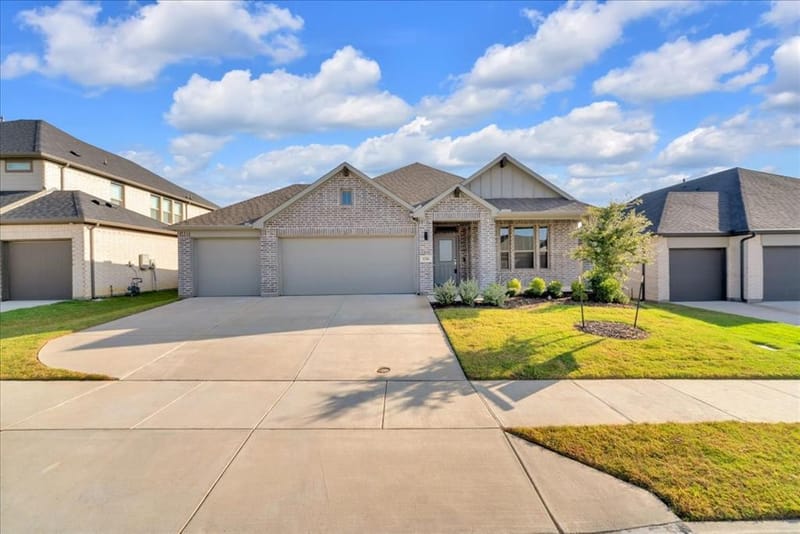 1216 Nuevo Rancho Lane, Fort Worth TX 76052