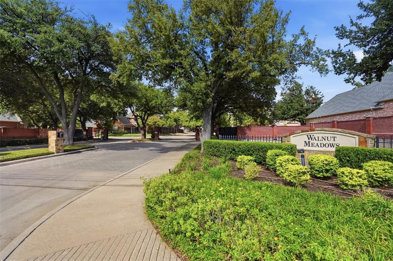 4105 Walnut Meadow Lane, Dallas TX 75229 - Photo 38