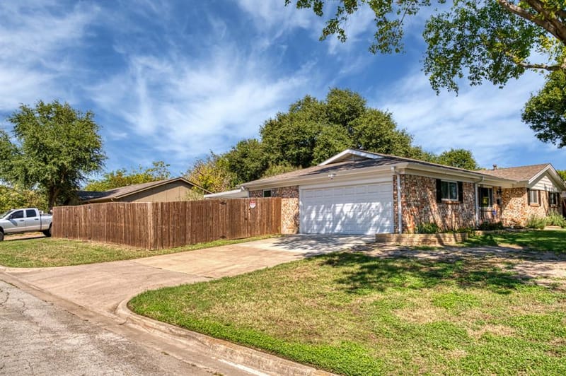7601 Noreast Drive, North Richland Hills TX 76180 - Photo 4