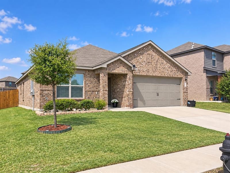 220 Drifter Drive, Newark TX 76071