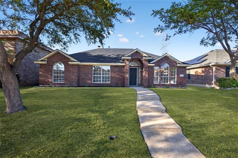2221 Bridle Path Drive, Lancaster TX 75146