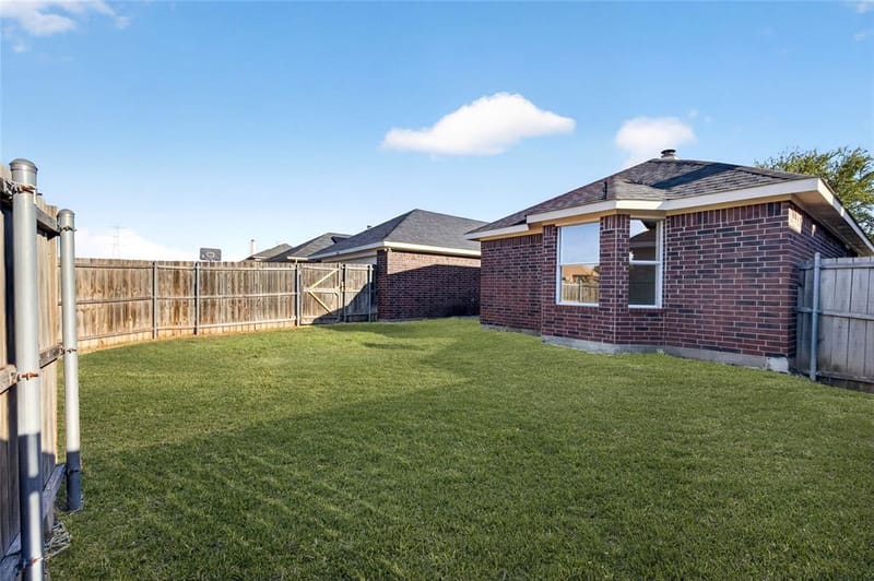 2221 Bridle Path Drive, Lancaster TX 75146 - Photo 33