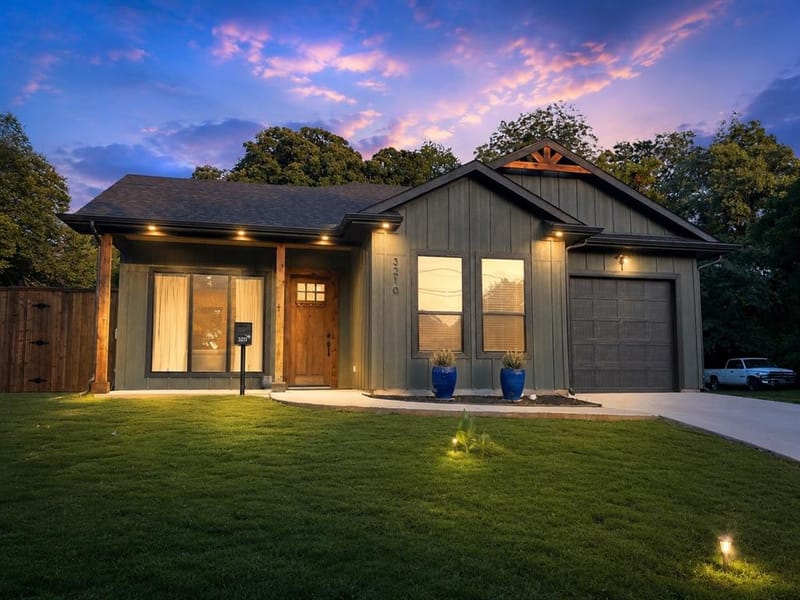 3210 Carpenter Avenue, Dallas TX 75215 - Photo 2
