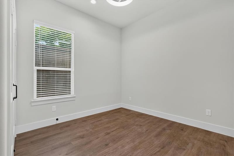3210 Carpenter Avenue, Dallas TX 75215 - Photo 36