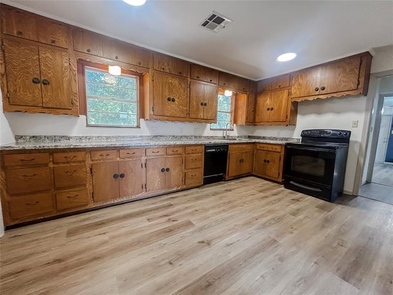 304 N Neches Street, Whitney TX 76692 - Photo 7