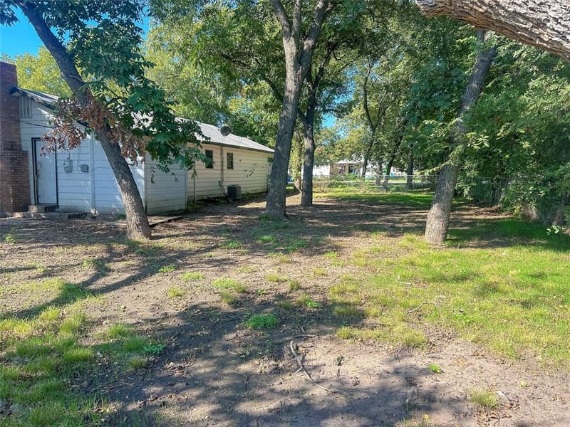 304 N Neches Street, Whitney TX 76692 - Photo 14