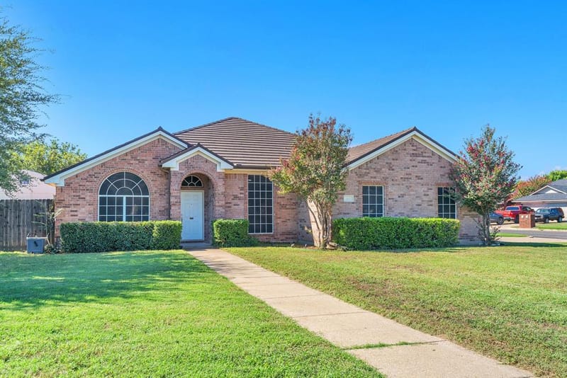 229 Willow Creek Drive, Weatherford TX 76085 - Photo 2