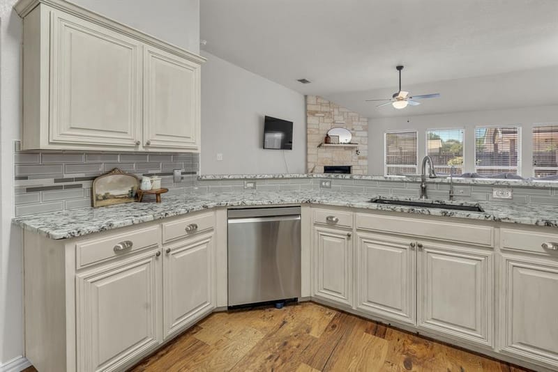 229 Willow Creek Drive, Weatherford TX 76085 - Photo 9