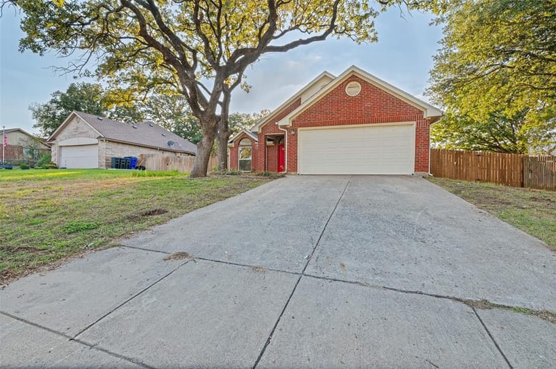 605 Reeves Lane, Kennedale TX 76060 - Photo 2