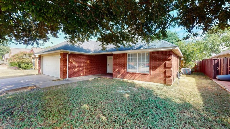 1402 Calais Court, Euless TX 76040 - Photo 2
