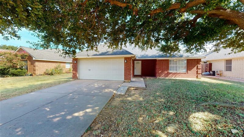 1402 Calais Court, Euless TX 76040