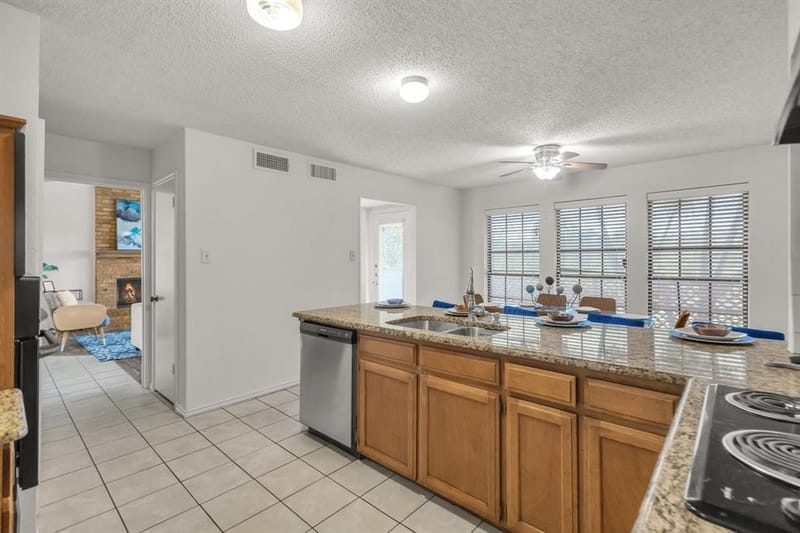 554 Briarcliff Drive, Garland TX 75043 - Photo 14