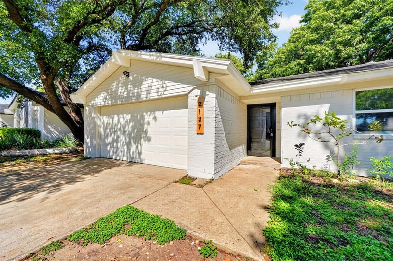 2127 Versailles Drive, Carrollton TX 75007 - Photo 2
