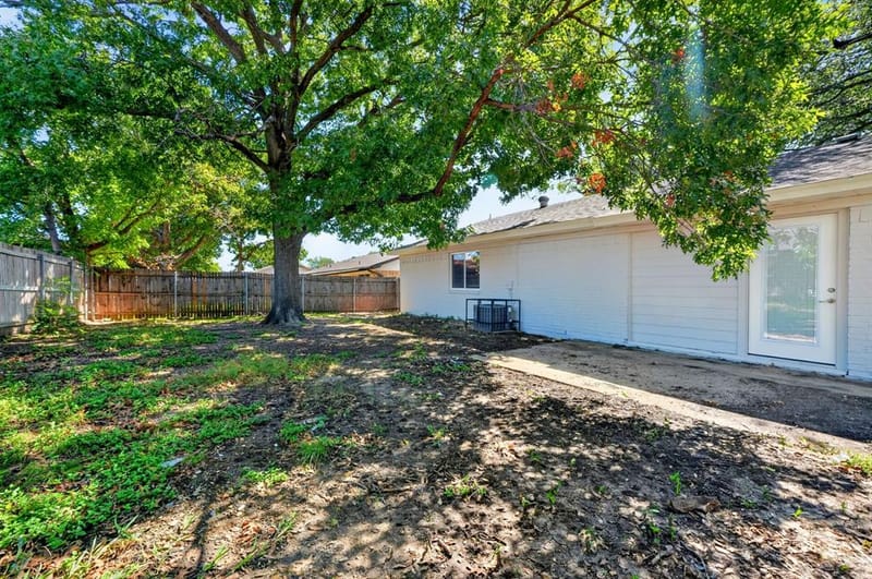 2127 Versailles Drive, Carrollton TX 75007 - Photo 30
